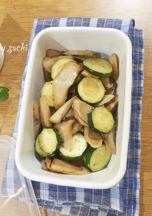 【作り置き】エリンギとズッキーニの蒸し煮-レシピのメイン写真