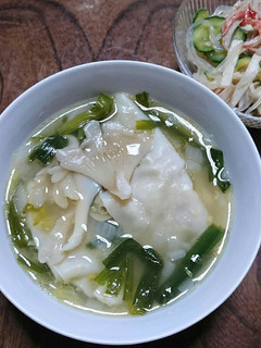スタミナつけよ!餃子スープニラきのこ入り-レシピのメイン写真