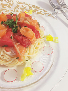 スモークサーモンとトマトの冷製パスタ-レシピのメイン写真