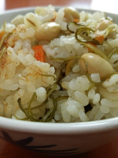 大豆&めかぶ入り☆炊き込みご飯-レシピのメイン写真