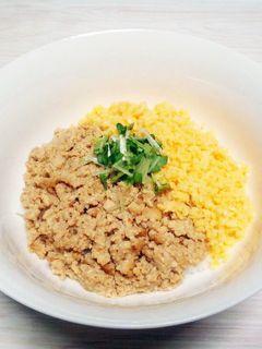 ヘルシー丼☆卵そぼろ&豆腐入り鶏そぼろ丼-レシピのメイン写真