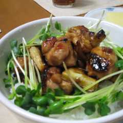 รูปของ カリっとおいしい焼き鳥丼