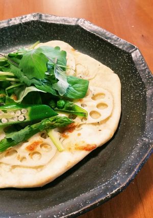 初夏の緑の野菜いっぱいピザ-レシピのメイン写真