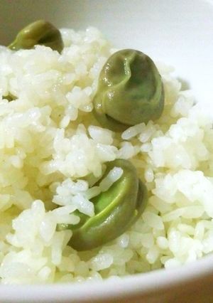 炊飯器で簡単♪春に食べたい空豆ご飯-レシピのメイン写真