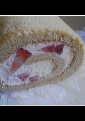 ロールケーキ（苺入り）-レシピのメイン写真