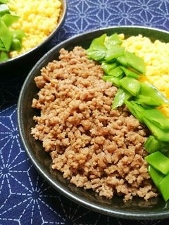 ☆三色丼☆炒りたまご・豚肉そぼろ・絹さや-レシピのメイン写真