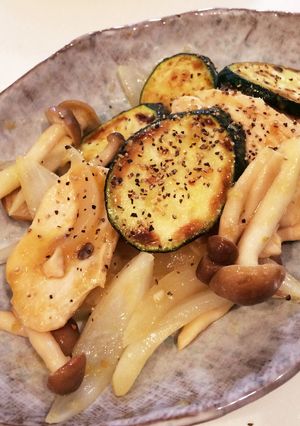 塩レモンでさっぱり鶏胸肉とズッキーニ炒め-レシピのメイン写真
