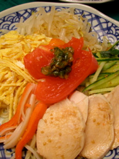ゆで鶏のせた冷やし中華-レシピのメイン写真