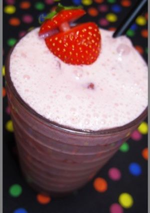 ミキサーで混ぜるだけ！いちごミルク-レシピのメイン写真