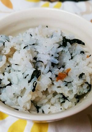 お弁当にも♬　梅しらすわかめご飯-レシピのメイン写真