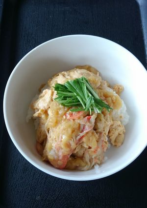 お手軽丼！つゆだくのカニカマ天とじ丼♪-レシピのメイン写真
