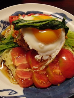 半熟卵黄♪ごまスコそぼろの月見冷やし中華-レシピのメイン写真