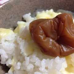 รูปของ 梅干しチーズごはん♪