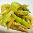 ニンニクの芽と新じゃが炒めの七味和え