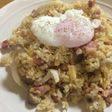 ガーリックチャーハン ポーチドエッグ乗せ