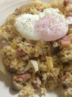 ガーリックチャーハン ポーチドエッグ乗せ-レシピのメイン写真