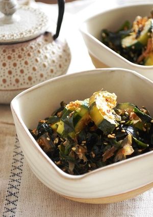 ズッキーニとわかめのおかか胡麻和え-レシピのメイン写真