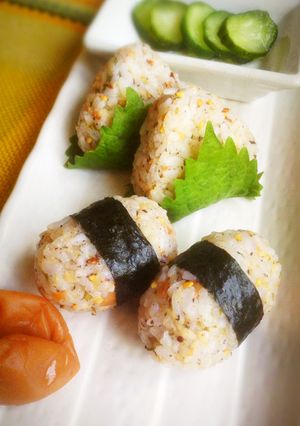 梅しそバターで＊梅とツナのオイルおにぎり-レシピのメイン写真