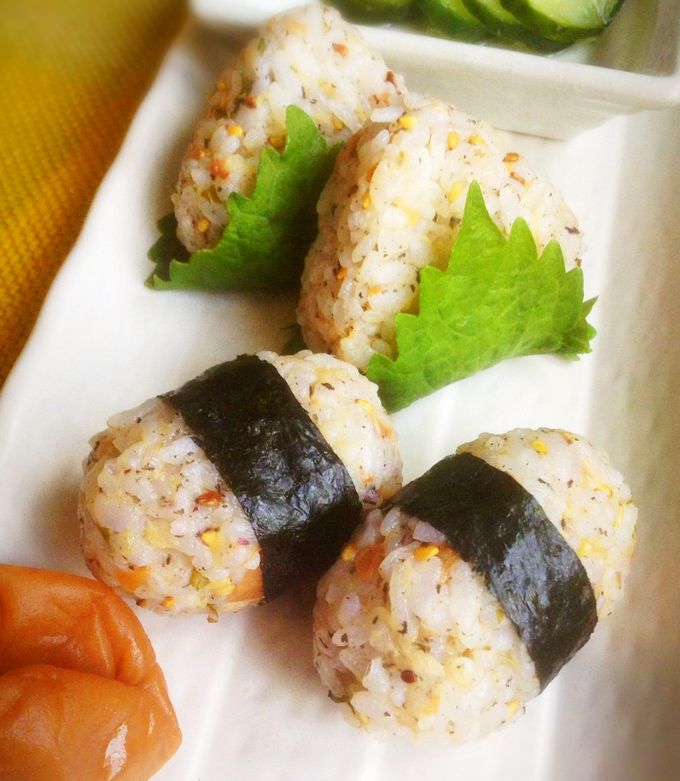 梅しそバターで*梅とツナのオイルおにぎり-レシピのメイン写真