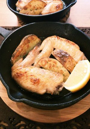 スキレットで☆簡単手羽先の塩焼き&ポテト-レシピのメイン写真