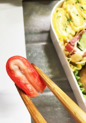 簡単！カニカマで弁当彩り＊１分で＊赤色-レシピのメイン写真