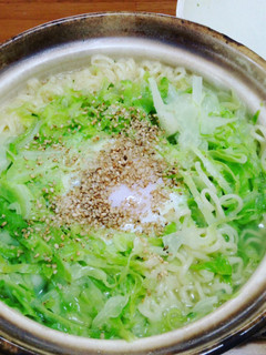土鍋でひとりめしサッポロ一番!キャベ玉風-レシピのメイン写真
