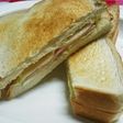簡単☆ハムチーズホットサンド