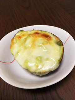 切って混ぜて焼くだけ♡アボカドのグラタン-レシピのメイン写真