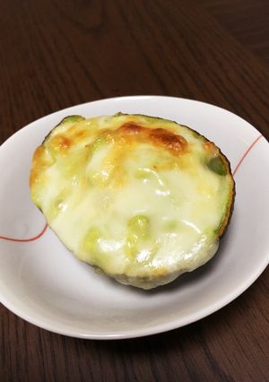 切って混ぜて焼くだけ♡アボカドのグラタン-レシピのメイン写真