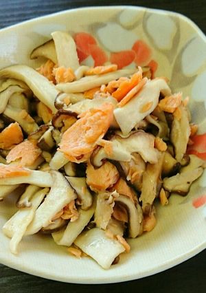 焼き鮭リメイク✩きのことバター炒めに♪-レシピのメイン写真