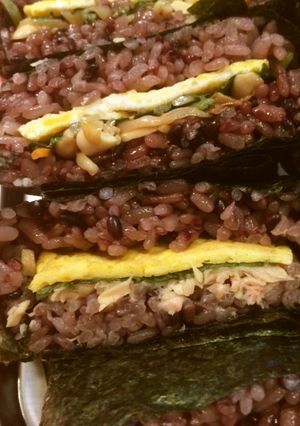 紫色のおにぎらず ビビンバとツナ-レシピのメイン写真