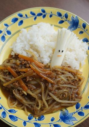 モッツァレラ君、もやしカレー風呂に入る♪-レシピのメイン写真