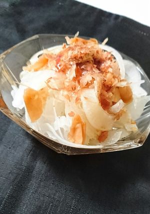 新玉ねぎと南高梅干しのさっぱりサラダ♪-レシピのメイン写真