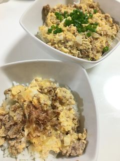 簡単 親子ランチ☆豚ひき肉の玉子とじ丼-レシピのメイン写真