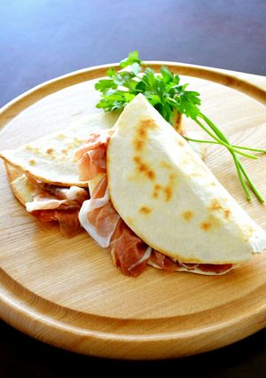 ピアディーナ(超薄焼きパリパリピッツァ)-レシピのメイン写真