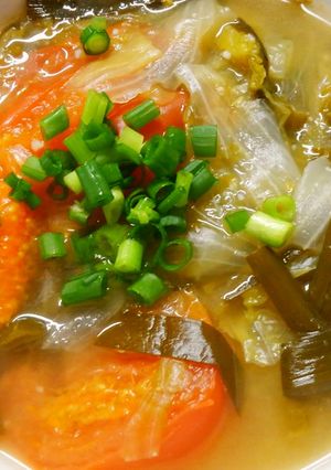 簡単レタスとニラ トマトの味噌中華スープ-レシピのメイン写真