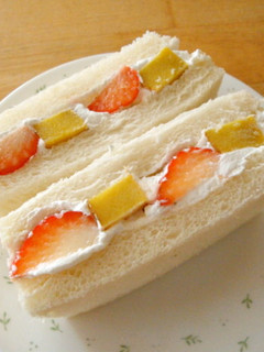 伊達巻といちごのスイーツサンド-レシピのメイン写真