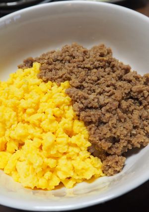 卵と肉そぼろの二色丼-レシピのメイン写真