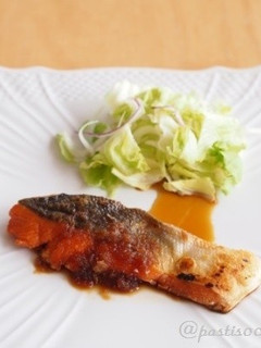 酢玉ねぎタレで食べる☆サーモンのムニエル-レシピのメイン写真
