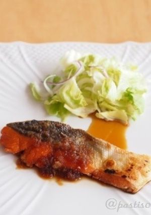 酢玉ねぎタレで食べる☆サーモンのムニエル-レシピのメイン写真