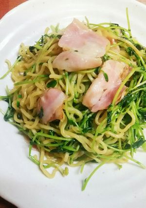 ５分で完成！豆苗＆ベーコンDE焼きそば♪-レシピのメイン写真