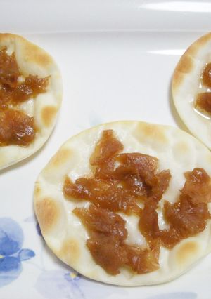 餃子の皮に南高梅のせて焼いちゃいました-レシピのメイン写真