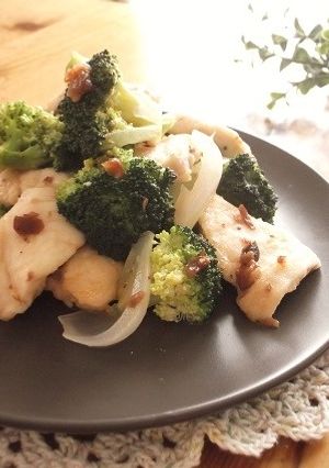 ブロッコリーと鶏の　さっぱり梅～炒め-レシピのメイン写真