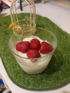 簡単!いちごのせフローズンヨーグルト-レシピのメイン写真