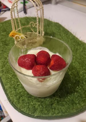 簡単！いちごのせフローズンヨーグルト-レシピのメイン写真