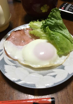 朝食に☆ハム目玉焼き-レシピのメイン写真