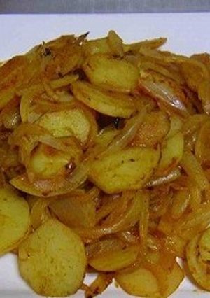 必見!じゃが芋と玉葱のソテーカレー風味-レシピのメイン写真