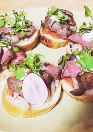 パーティ用にも!牛ヒレ肉のオープンサンド-レシピのメイン写真