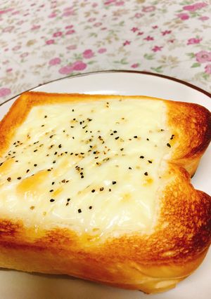 朝食に☆スパイシーチーズトースト-レシピのメイン写真