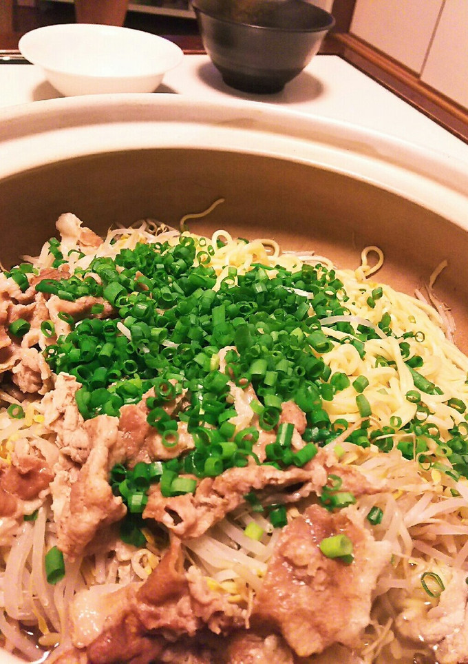 節約!もやしと豚肉の蒸し鍋、〆は中華麺で-レシピのメイン写真